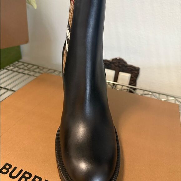 Burberry Black Women's Boots brand new with box size 5 - Picture 2 of 8